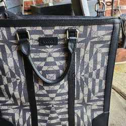 LADIES LARGE TOTE BY GUCCI 
