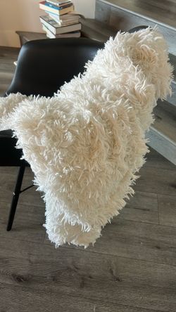 Beautiful Throw White Blanket - Like New!