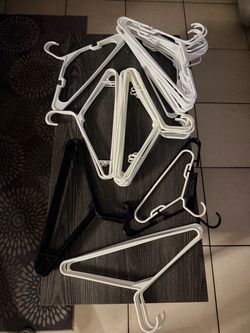 Plastic Clothes Hangers (45ct)