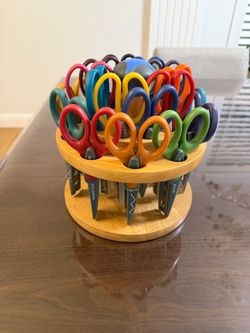 ECR4Kids Kraft Edgers with Rotating Hardwood Rack, which is an assorted 18-piece set of decorative pattern-cut paper scissors stored in a circular woo