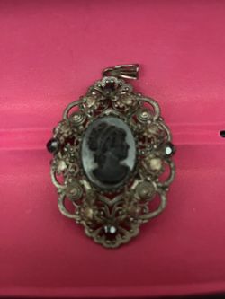 Vintage Cameo Pendant