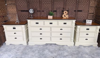 COASTER 3 pieces (Dresser big $165)(nightstand set $99) All the drawers work good  $260