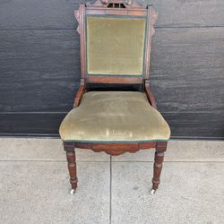 Nice Antique Carved Wood Victorian Vintage Parlor Chair
