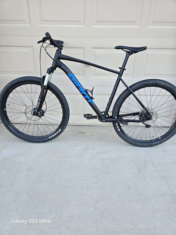 GIANT TALON 1 MOUNTAIN BIKE, 29ER, 1X10, SXC32 AIR SHOCK (XLARGE FRAME)