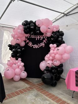 Balloon Backdrop🩷🖤🎈🎉