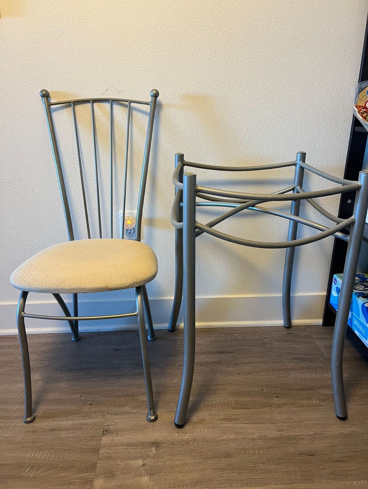 Amisco Kitchen Table & Chairs Set
