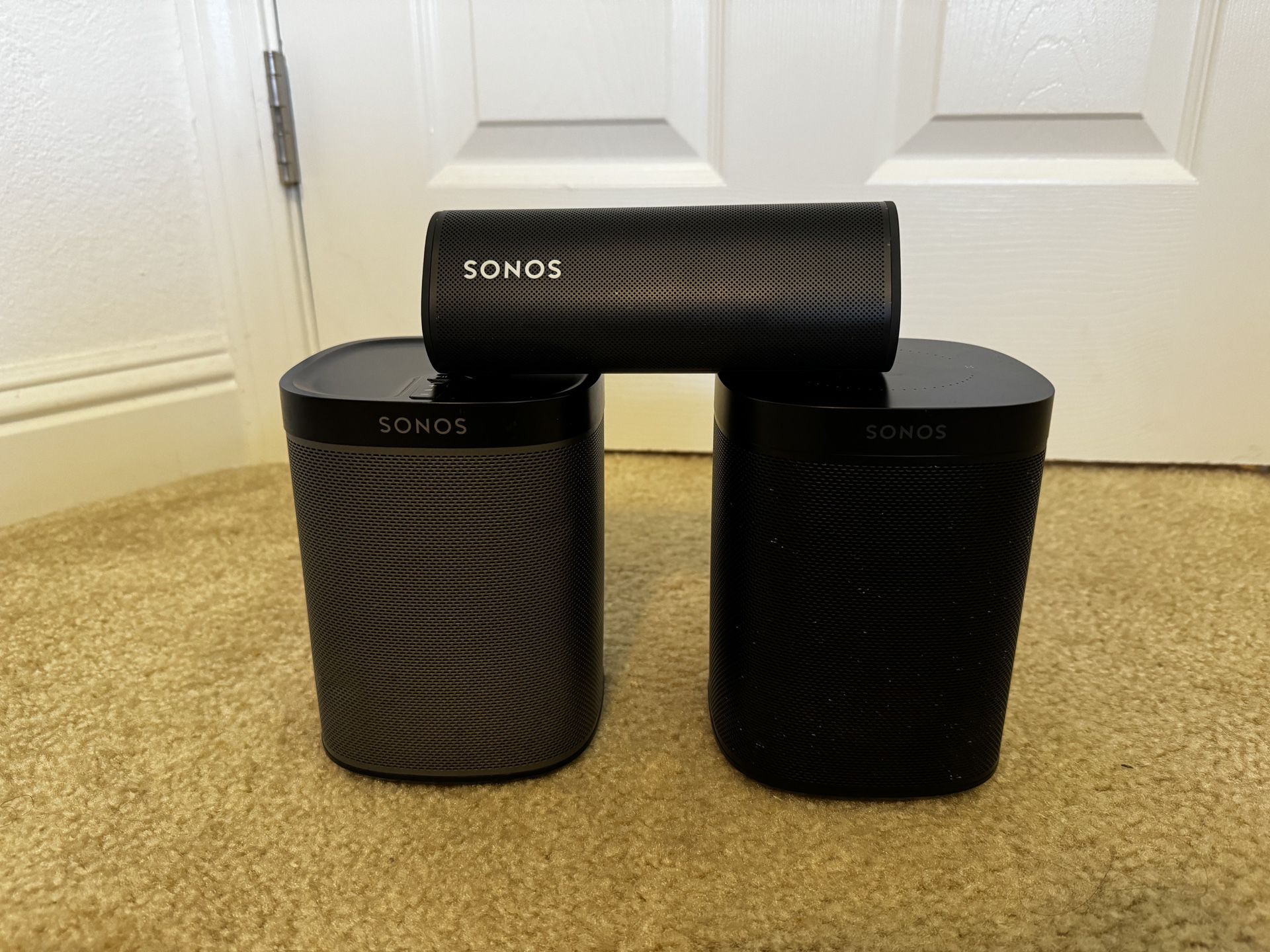 One (1) Sonos speaker lot: Sonos Roam