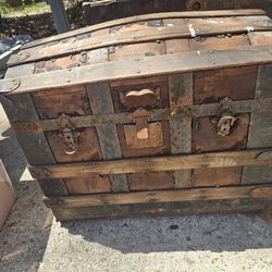 Vintage Antique Trunk – Rustic Chest