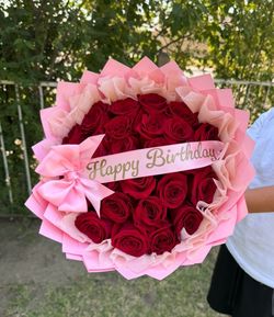 Red roses bouquets