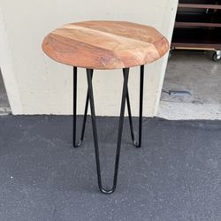 Solid Wood/Metal Small Accent Table, Plant Stand Good Condition 