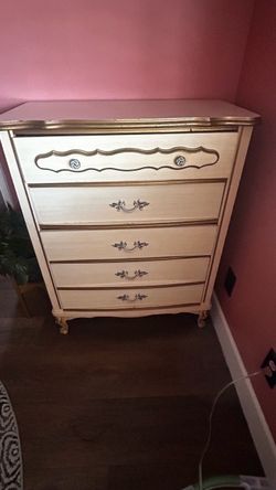 French Provincial 5-Drawer Dresser Chest