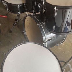 Drum Kit / Drum Set