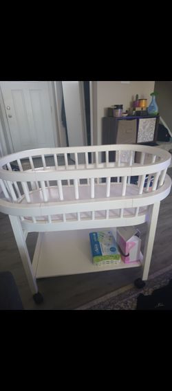 2 Piece Wooden Bassinet