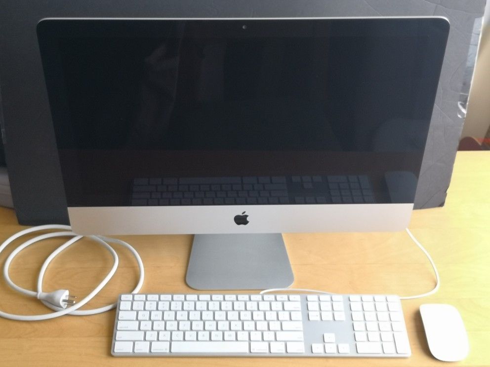 Apple iMac 21.5 inch Computer