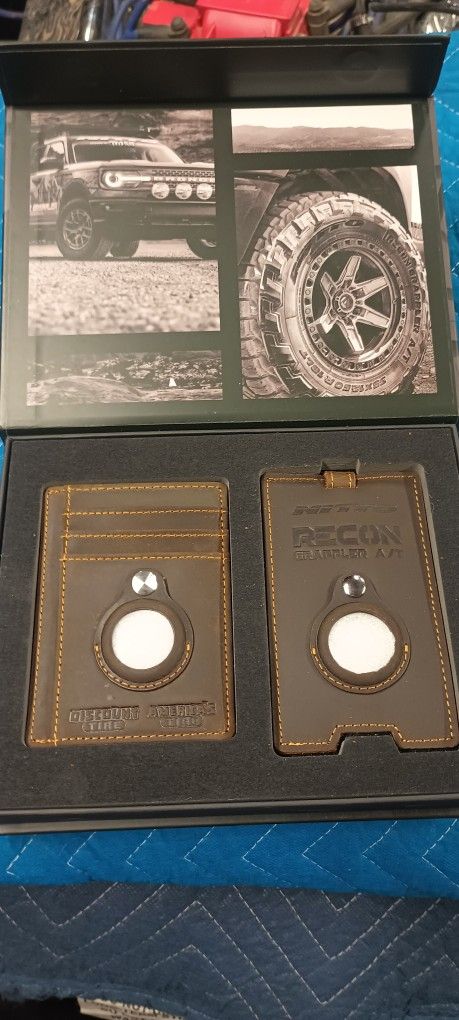 Air Tag Wallet And Travel Bag Holder