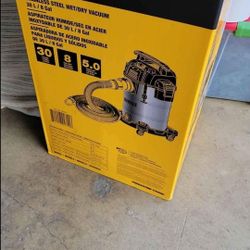 DeWalt Stainless Steel Wet Dry Vacuum 8 Gallon 