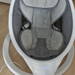 Munchkin Baby Swing, Portable and Lightweight, Bluetooth Enabled Electric Infant Rocker