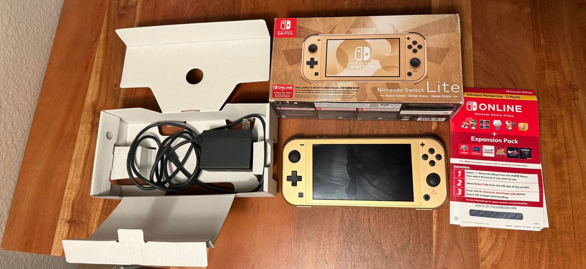 Nintendo Switch Lite – Hyrule Edition Games + 12-Month Online Membership