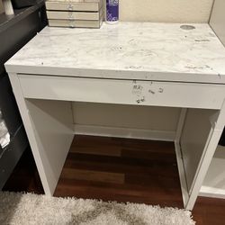 IKEA Micke White 28 3/4 X 19 5/8”