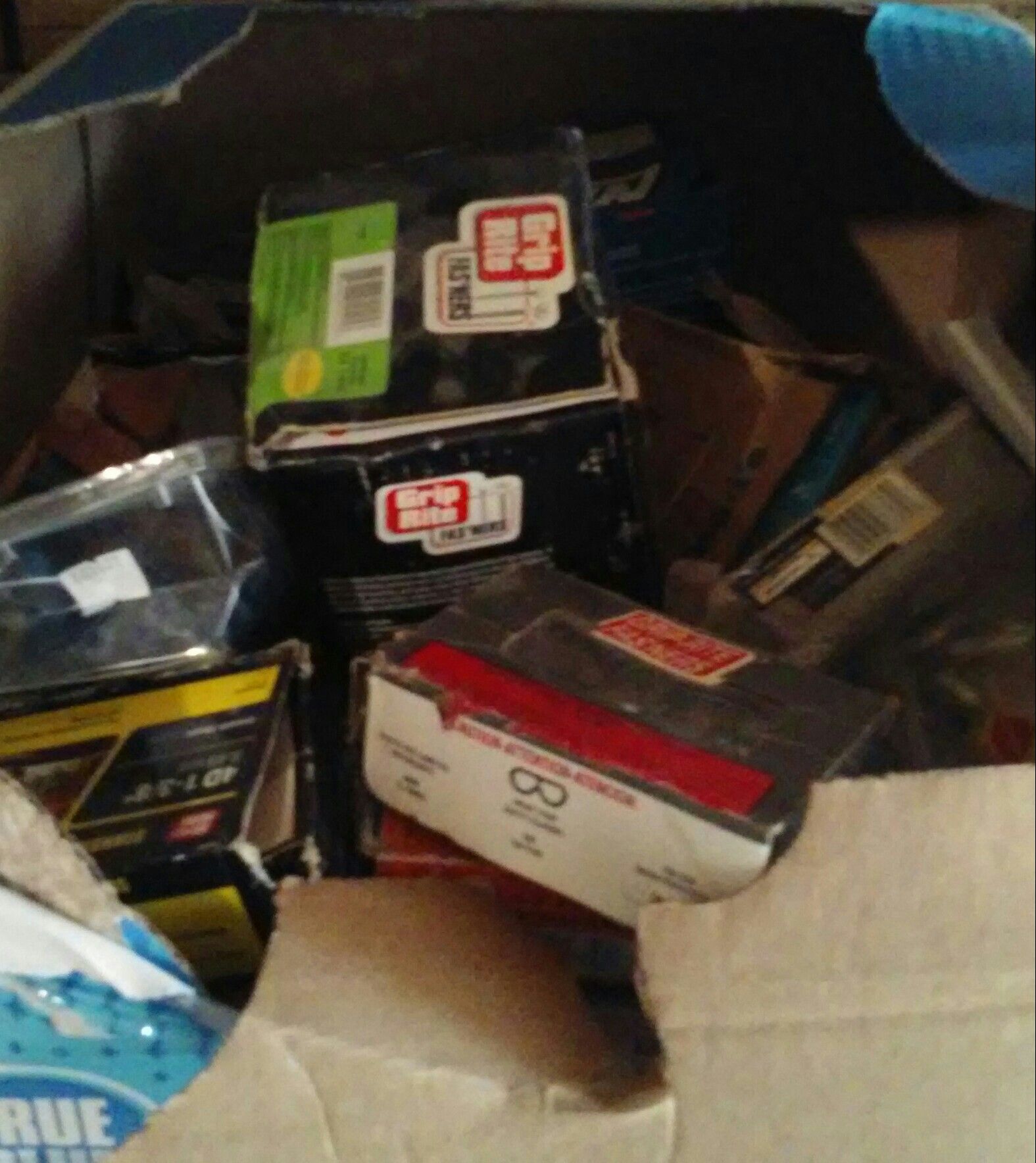 **** NOT FREE PLEASE **** SEVERAL TYPES OF NAILS,SCREWS,ETC. SEE ALL PICTURES.