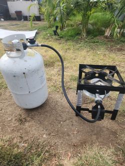 Camp stove and propane tank