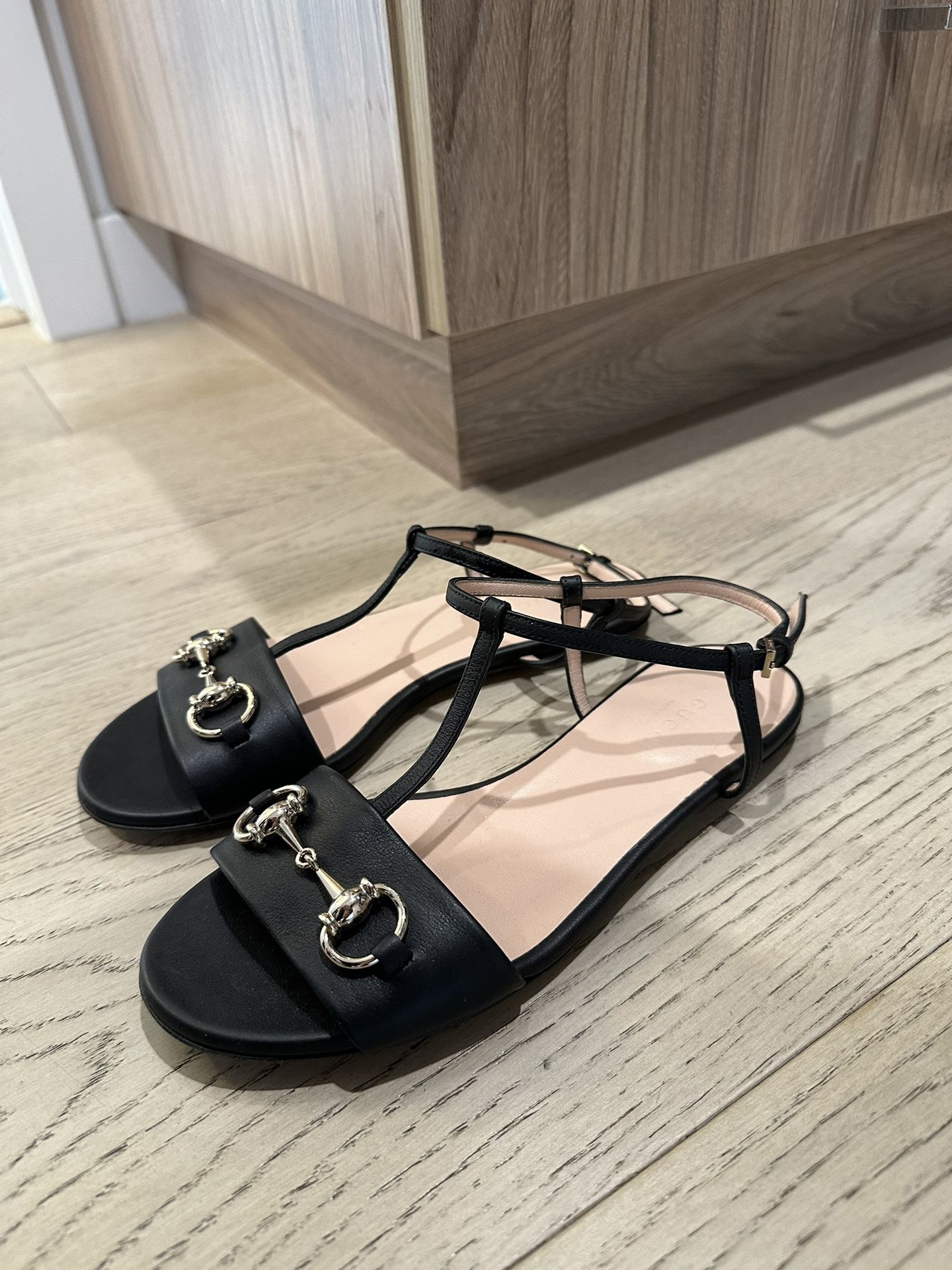 Womens Gucci Sandals US 5