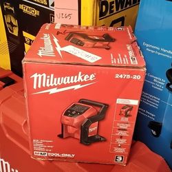 MILWAUKEE M12 COMPACT INFLATOR (TOOL ONLY)