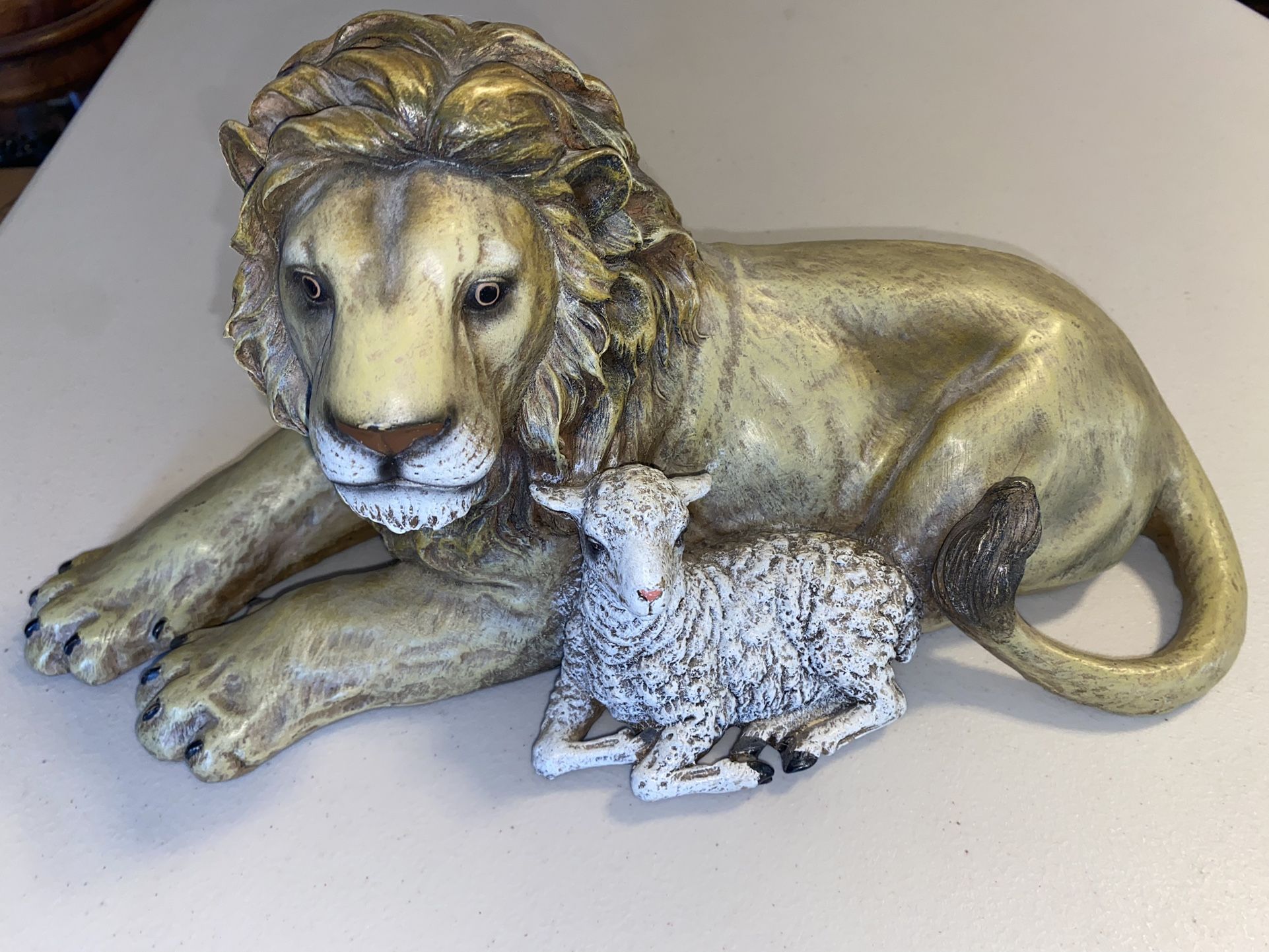 Resin Statuary Lion and Lamb