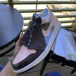 Jordan Retro 1 Low Crimson Tint