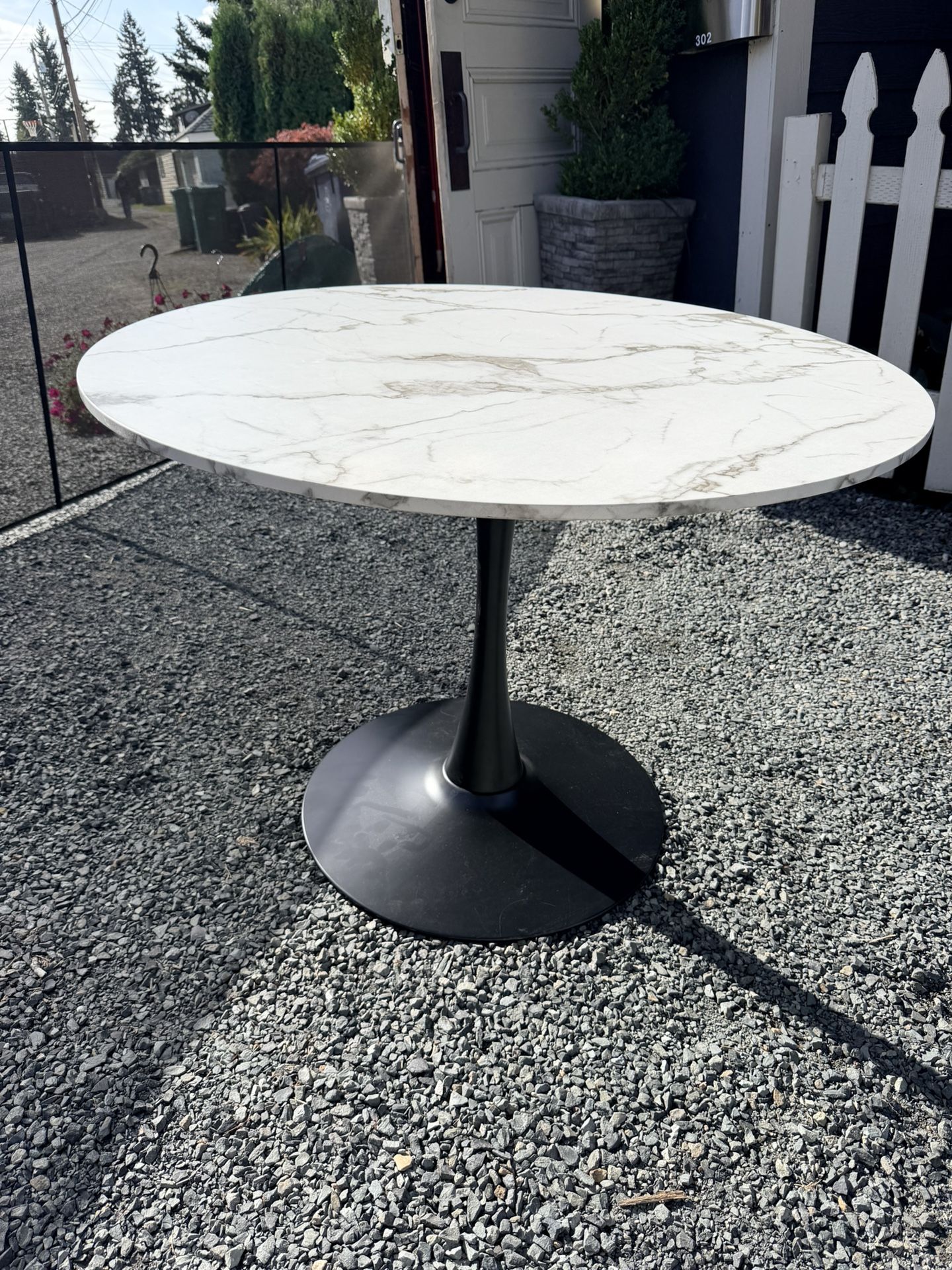 39.5 In Round Table