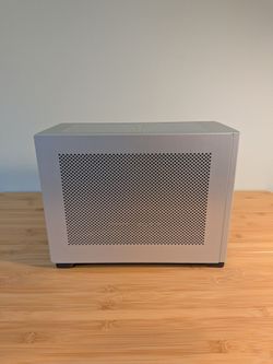 SFF PC — RTX 2080 Ti | Ryzen 9 3900X | NCASE M1