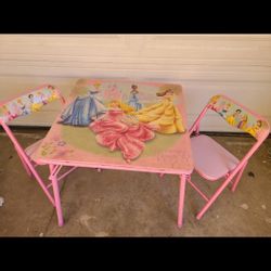 Mesa Y 2 Sillas $50