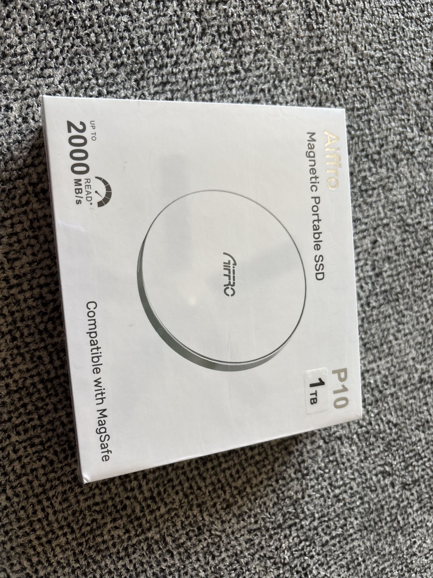 Magnetic portable PSSD 1 TB NEW