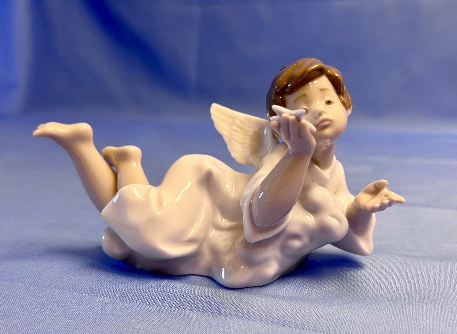 Lladro Angelita Con Estrellita.   Make A Wish. 