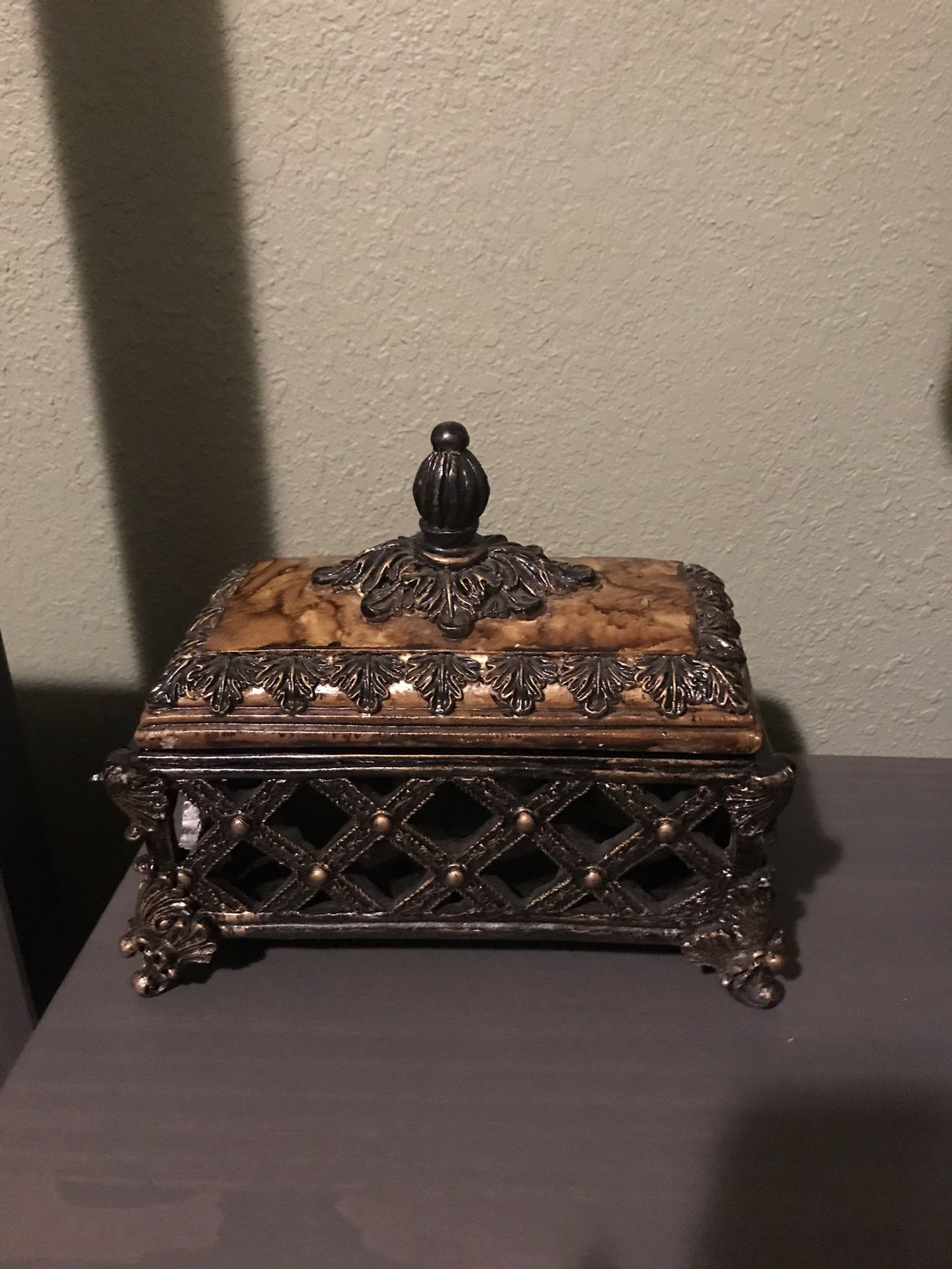 Jewelry box