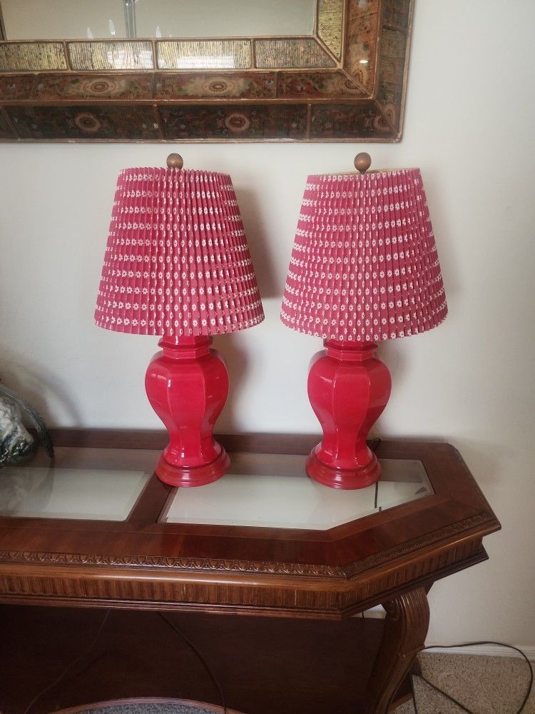 Retro Red Lamp With Daisy Print Lampshades