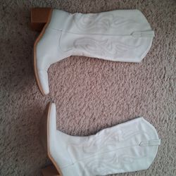 Pasuot White Cowboy Boots for Women.  High wide calf chunky heel