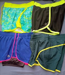 4 active shorts size small
