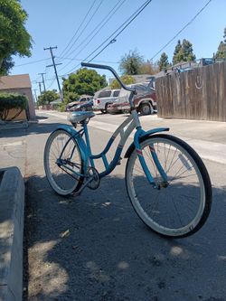 Schwinn legacy beach cruiser