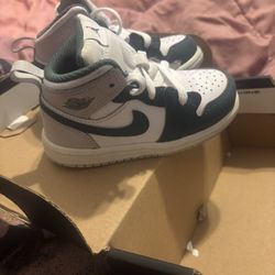 Jordan 1 Mid SE