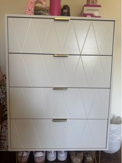 Girls dresser set - Excellent Condition