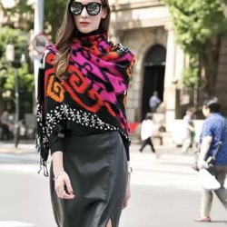 Luxurious Extra Large 100% Australia Fine Wool Shawls /Scarf-96inx43in