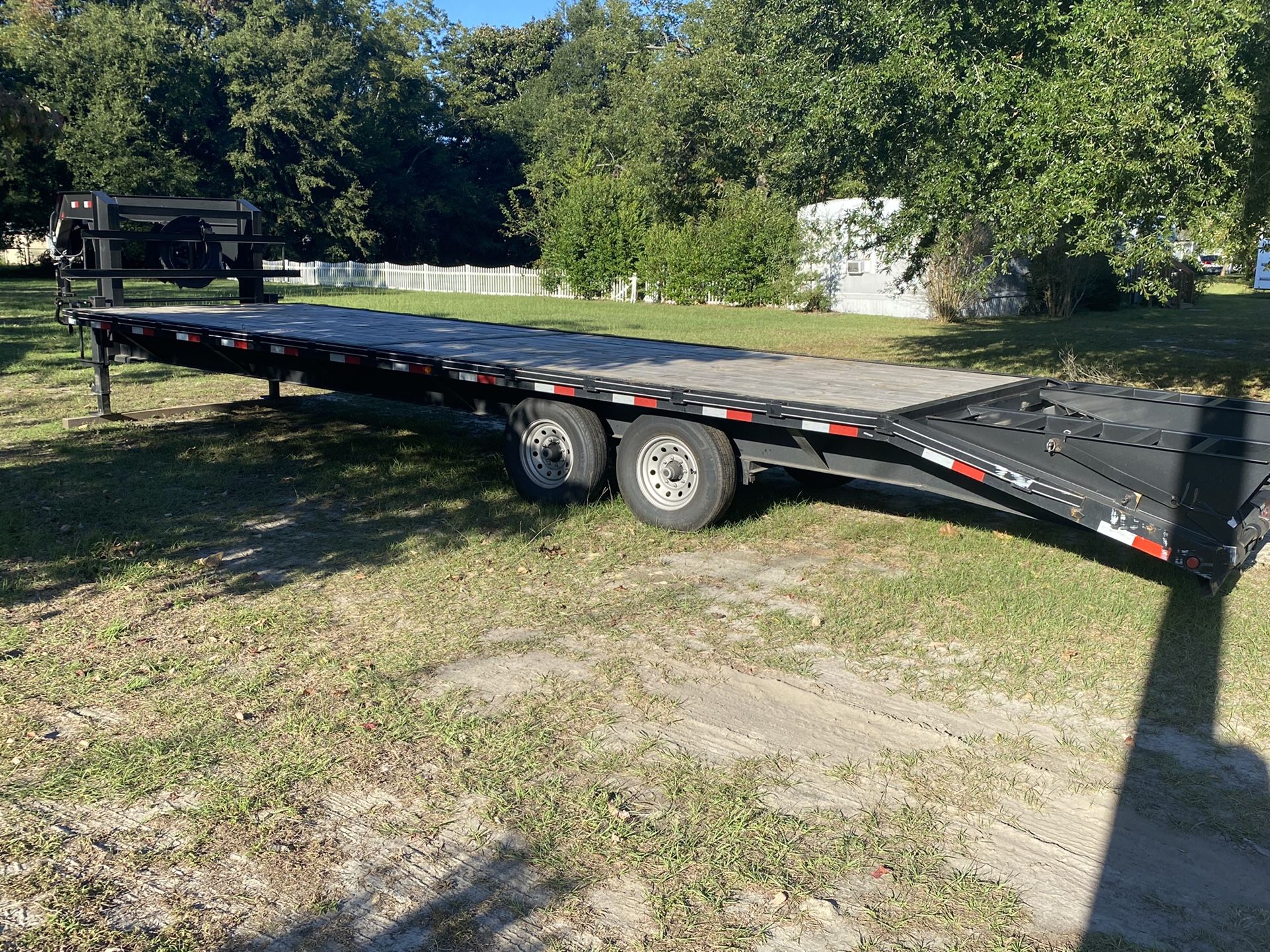 25+5 Gooseneck Flatbed Trailer 