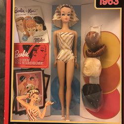 Mattel 1963 Barbie Collector /My Favorite Barbie & Her Wig Wardrobe 