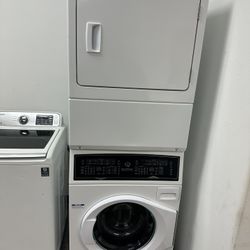 Speedqueen Stackable Washer And Electric Dryer Professional Serie 