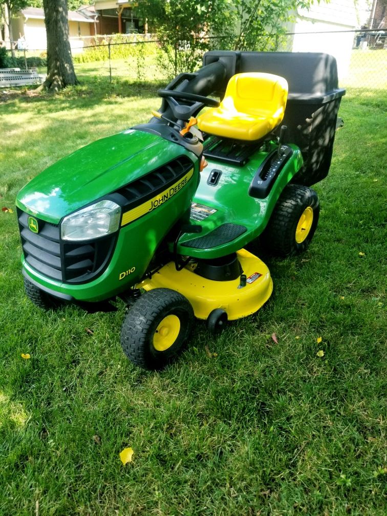 JOHN DEERE D110