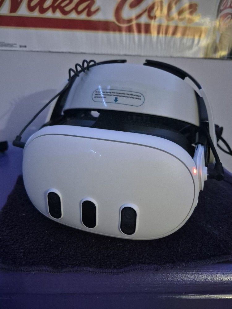 Quest 3 128gb + Bobovr M3 headstrap And Battery