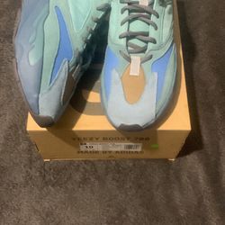 Yeezy boost 700 