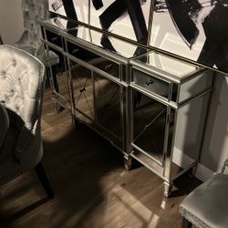 Mirrored Dresser/Table Stand