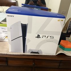 PLAYSTATION 5 , WHIT 2 Years Warranty Whit Geek Squad From Best Buy 3 Months Old $$350 OR TRADE FOR SOMyELECTRONICS